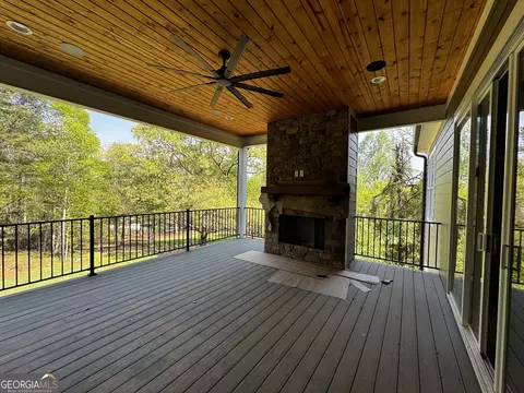 Exterior - 260 Edgewater Trl S, Toccoa, GA 30577 photo 3 of 5