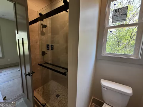 Bath - 260 Edgewater Trl S, Toccoa, GA 30577 photo 6 of 7