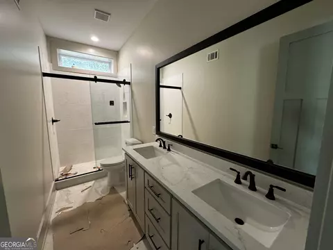 Bath - 260 Edgewater Trl S, Toccoa, GA 30577 photo 7 of 7