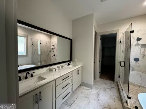 Bath - 260 Edgewater Trl S, Toccoa, GA 30577 photo 1 of 7