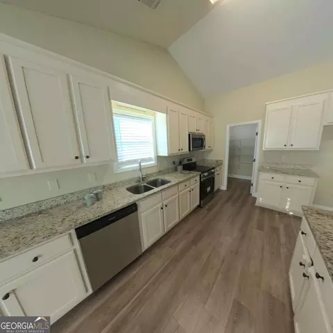Kitchen - 68 Merrymount Dr, Winder, GA 30680 photo 2 of 2