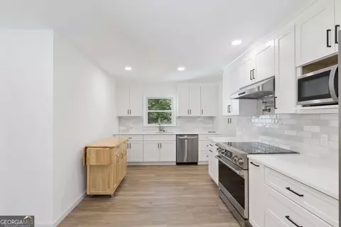 Kitchen - 14030 Cogburn Rd, Milton, GA 30004 photo 6 of 6