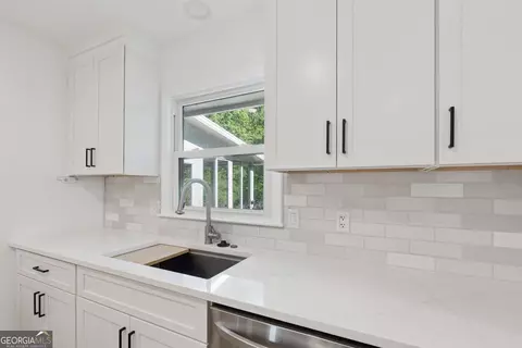Kitchen - 14030 Cogburn Rd, Milton, GA 30004 photo 4 of 6