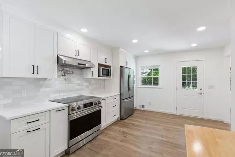 Kitchen - 14030 Cogburn Rd, Milton, GA 30004 photo 5 of 6