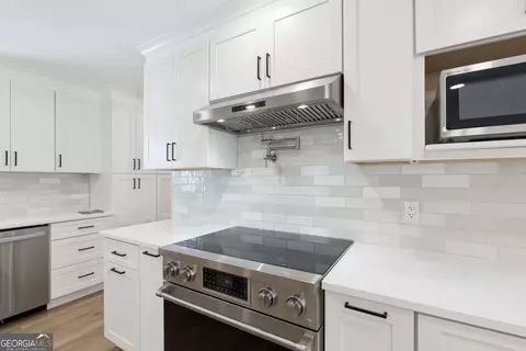 Kitchen - 14030 Cogburn Rd, Milton, GA 30004 photo 3 of 6