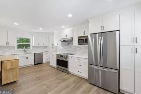 Kitchen - 14030 Cogburn Rd, Milton, GA 30004 photo 2 of 6