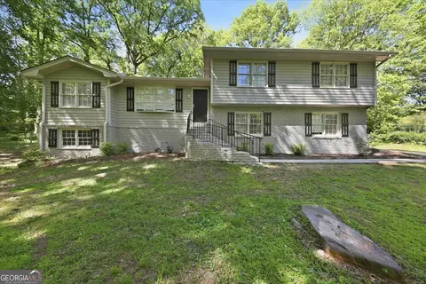 737 Mountainbrooke Cir, Stone Mountain, GA 30087