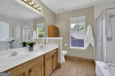 Bath - 4095 Beaver Oaks Dr, Duluth, GA 30096 photo 3 of 5