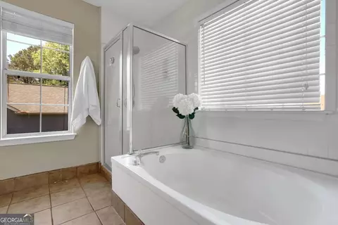 Bath - 4095 Beaver Oaks Dr, Duluth, GA 30096 photo 2 of 5