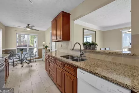 Kitchen - 4095 Beaver Oaks Dr, Duluth, GA 30096 photo 4 of 4