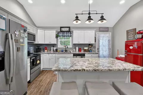 Kitchen - 955 Chappell Mill Rd, Milner, GA 30257 photo 2 of 4