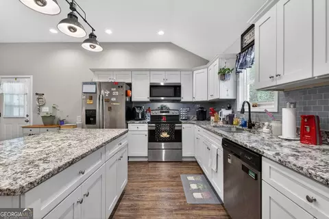 Kitchen - 955 Chappell Mill Rd, Milner, GA 30257 photo 3 of 4