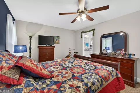 Bedroom - 955 Chappell Mill Rd, Milner, GA 30257 photo 4 of 8