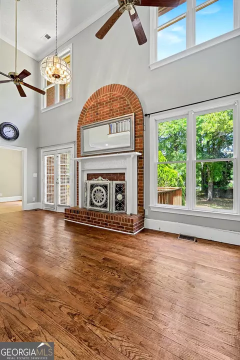 Living - 107 Big Oak Dr, Barnesville, GA 30204 photo 3 of 7