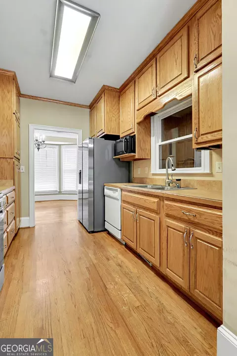 Kitchen - 107 Big Oak Dr, Barnesville, GA 30204 photo 3 of 4