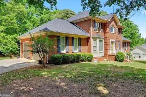 Exterior - 107 Big Oak Dr, Barnesville, GA 30204 photo 2 of 5