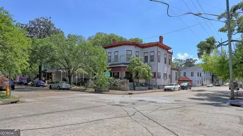 223 W 38th St, Savannah, GA 31401