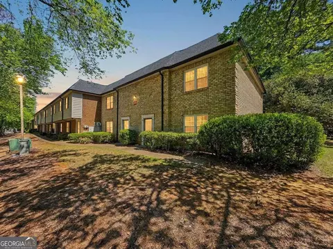 270 Winding River Rd #H, Atlanta, GA 30350