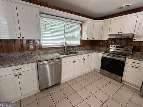 Kitchen - 2 Ford Rd SE, Rome, GA 30161 photo 1 of 3