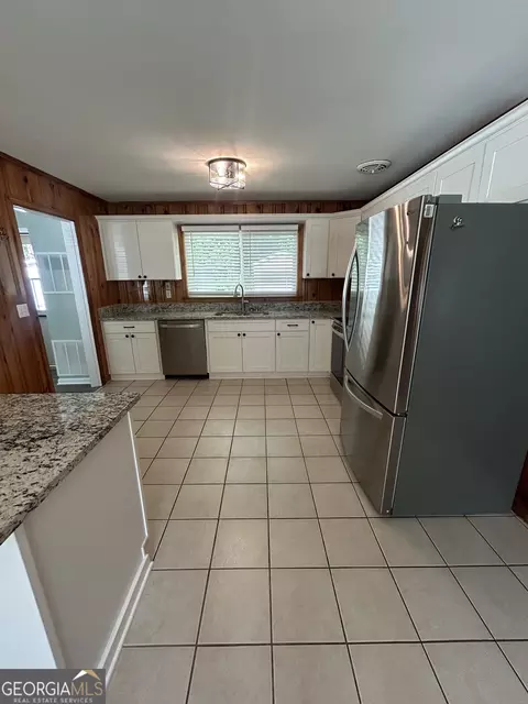 Kitchen - 2 Ford Rd SE, Rome, GA 30161 photo 2 of 3