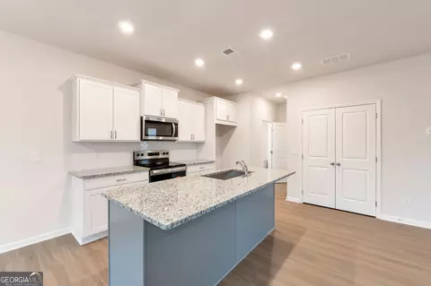 Kitchen - 106 Windmill Ct, Calhoun, GA 30701 photo 3 of 3