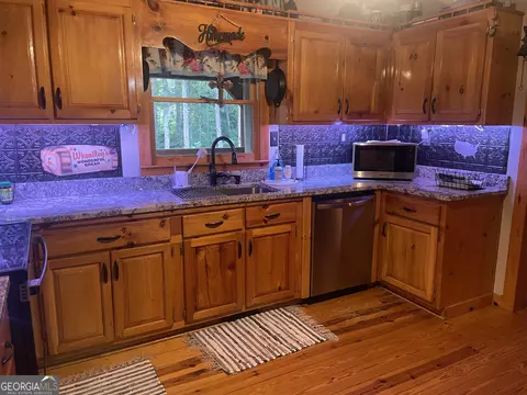 Kitchen - 1307 Creasy Patch Rd, Cornelia, GA 30531 photo 2 of 3