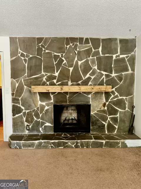 Living - 408 Angus Blvd, Warner Robins, GA 31088 photo 2 of 2