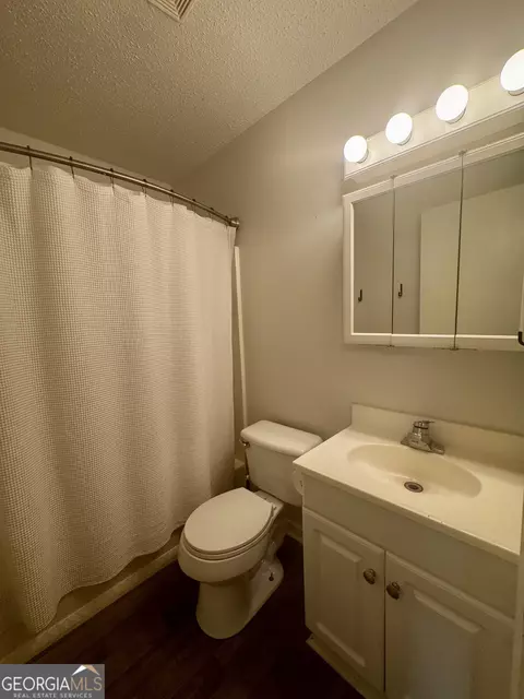 Bath - 408 Angus Blvd, Warner Robins, GA 31088 photo 1 of 3