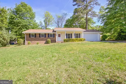 335 Kelly Dr, Fayetteville, GA 30214