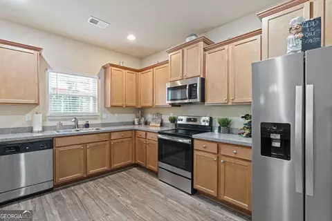 Kitchen - 12246 Shelby Ct, Hampton, GA 30228 photo 3 of 3