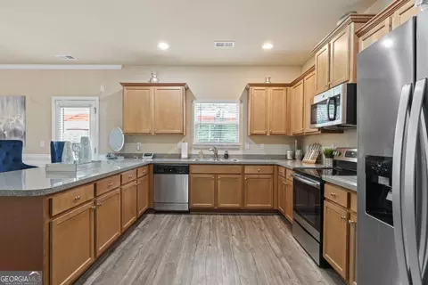 Kitchen - 12246 Shelby Ct, Hampton, GA 30228 photo 2 of 3