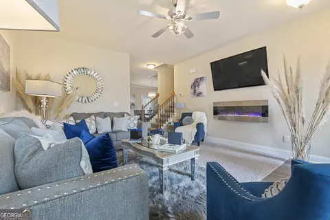 Living - 12246 Shelby Ct, Hampton, GA 30228 photo 2 of 3