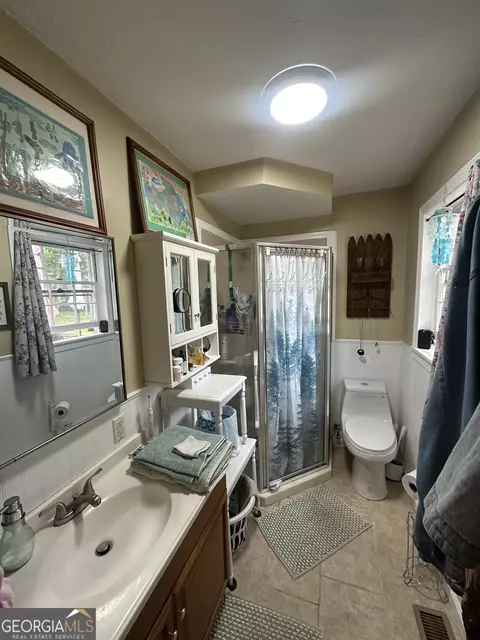 Bath - 183 Garrison Rd, Cornelia, GA 30531 photo 2 of 3