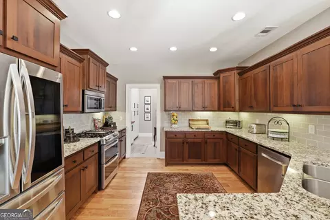 Kitchen - 162 Timber Ridge Dr, Toccoa, GA 30577 photo 2 of 3