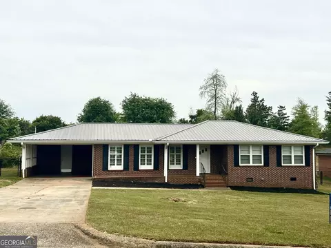 6 Colonial Dr, Newnan, GA 30263