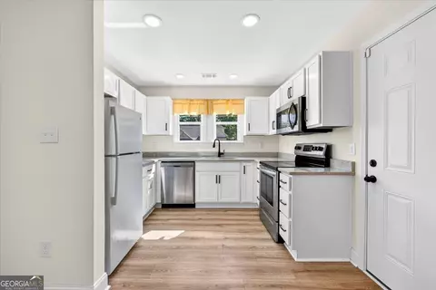 Kitchen - 845 Natures Walk, Gray, GA 31032 photo 1 of 3