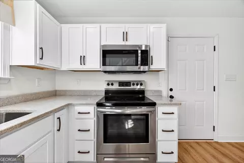 Kitchen - 845 Natures Walk, Gray, GA 31032 photo 2 of 3