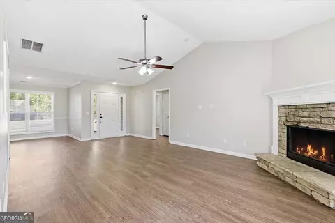 Living - 603 Mcdowell Ln, Bethlehem, GA 30620 photo 3 of 7