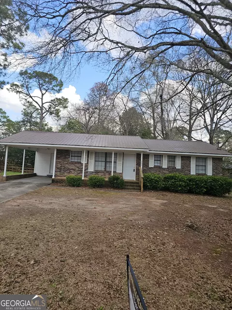 203 Vienna Cir, Fort Valley, GA 31030