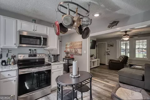 Kitchen - 119 Collier Rd, Jackson, GA 30233 photo 6 of 8
