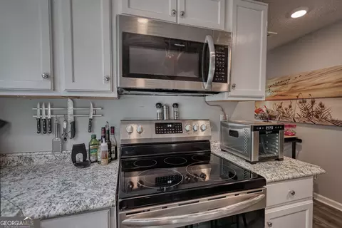 Kitchen - 119 Collier Rd, Jackson, GA 30233 photo 3 of 8