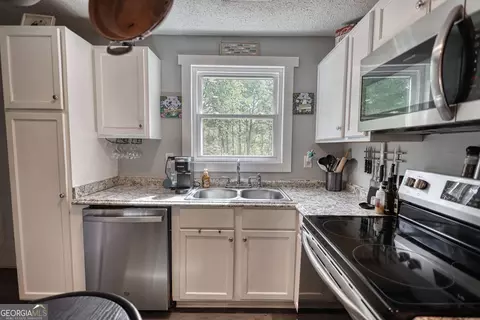 Kitchen - 119 Collier Rd, Jackson, GA 30233 photo 2 of 8