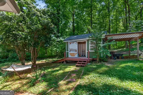 Exterior - 300 Cumberland Dr, Lagrange, GA 30240 photo 10 of 14