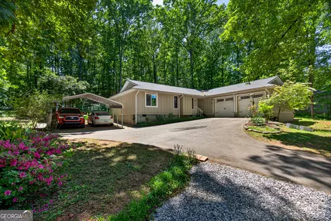 Exterior - 300 Cumberland Dr, Lagrange, GA 30240 photo 3 of 14