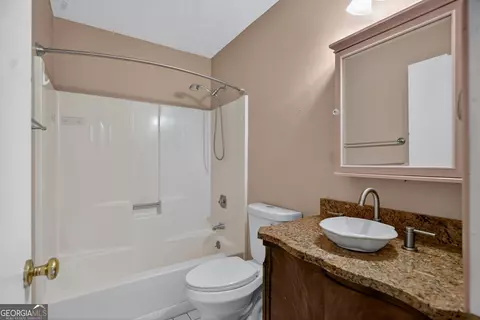 Bath - 300 Cumberland Dr, Lagrange, GA 30240 photo 3 of 3