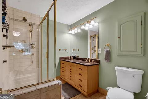 Bath - 300 Cumberland Dr, Lagrange, GA 30240 photo 1 of 3