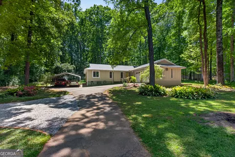 Exterior - 300 Cumberland Dr, Lagrange, GA 30240 photo 2 of 14