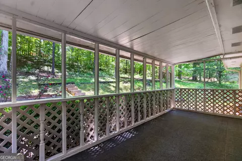 Exterior - 300 Cumberland Dr, Lagrange, GA 30240 photo 6 of 14