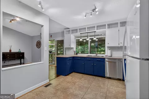 Kitchen - 300 Cumberland Dr, Lagrange, GA 30240 photo 2 of 3