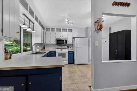 Kitchen - 300 Cumberland Dr, Lagrange, GA 30240 photo 1 of 3